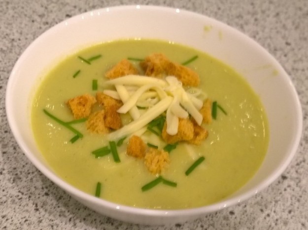 Cremet løg suppe med ost